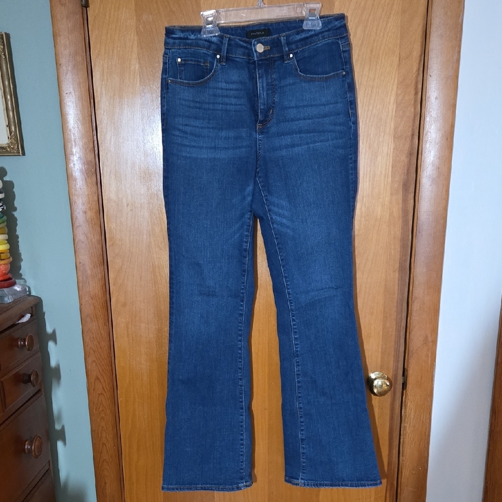 Like New Ann Taylor Boot Cut Jeans Size 6 Curvy Fit